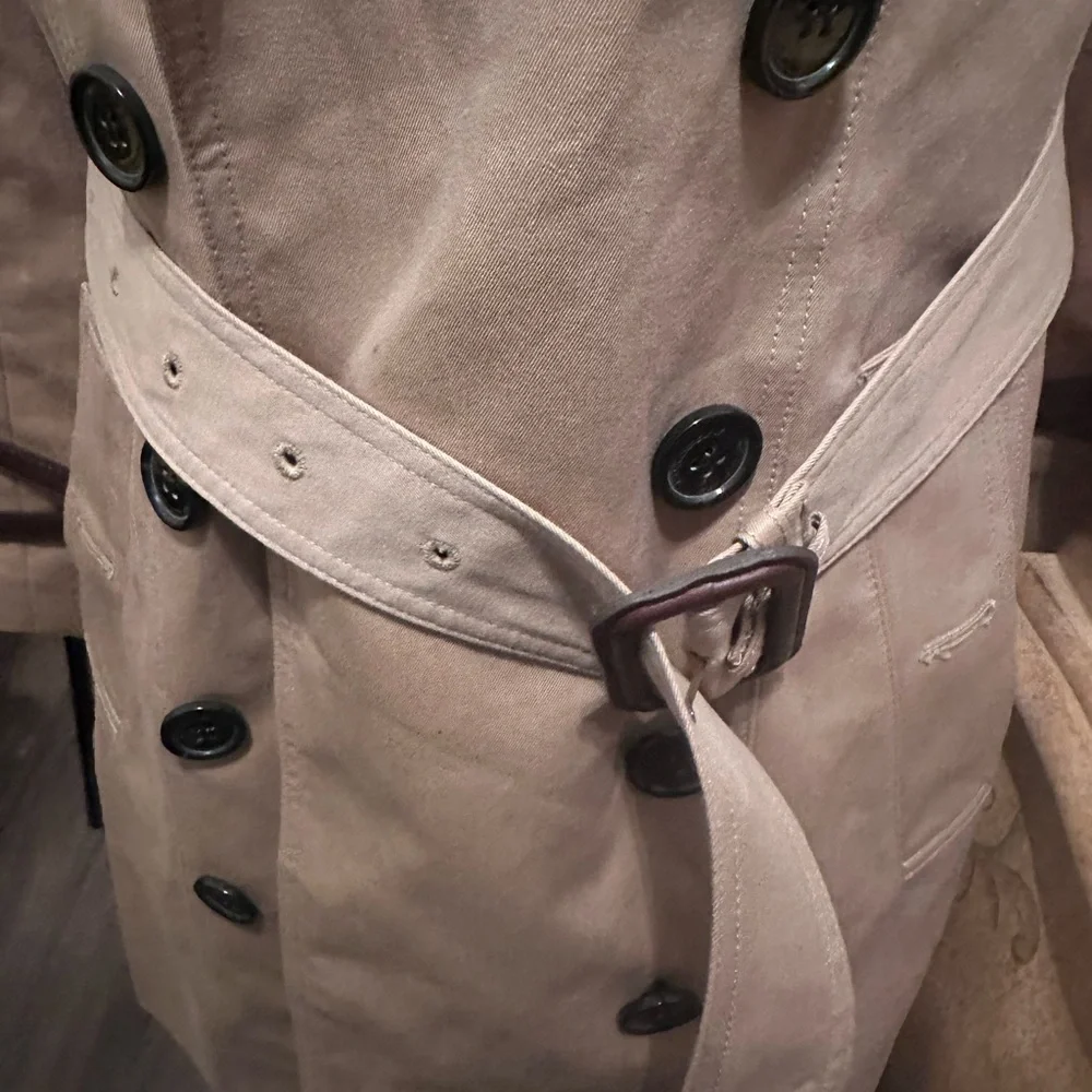 Authentic Burberry Beige Double-Breasted Trench Coat | Size US 0 / EU 2 - Picture 6 of 7